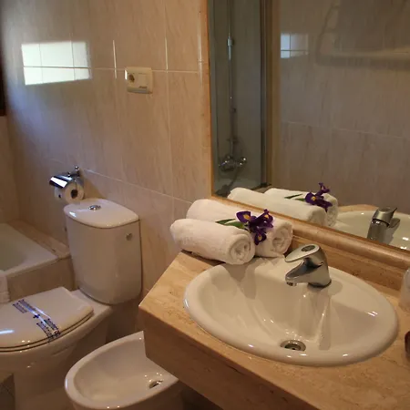 Mencia Hotel 3*