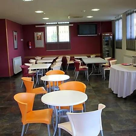 Mencia Hotel 3*